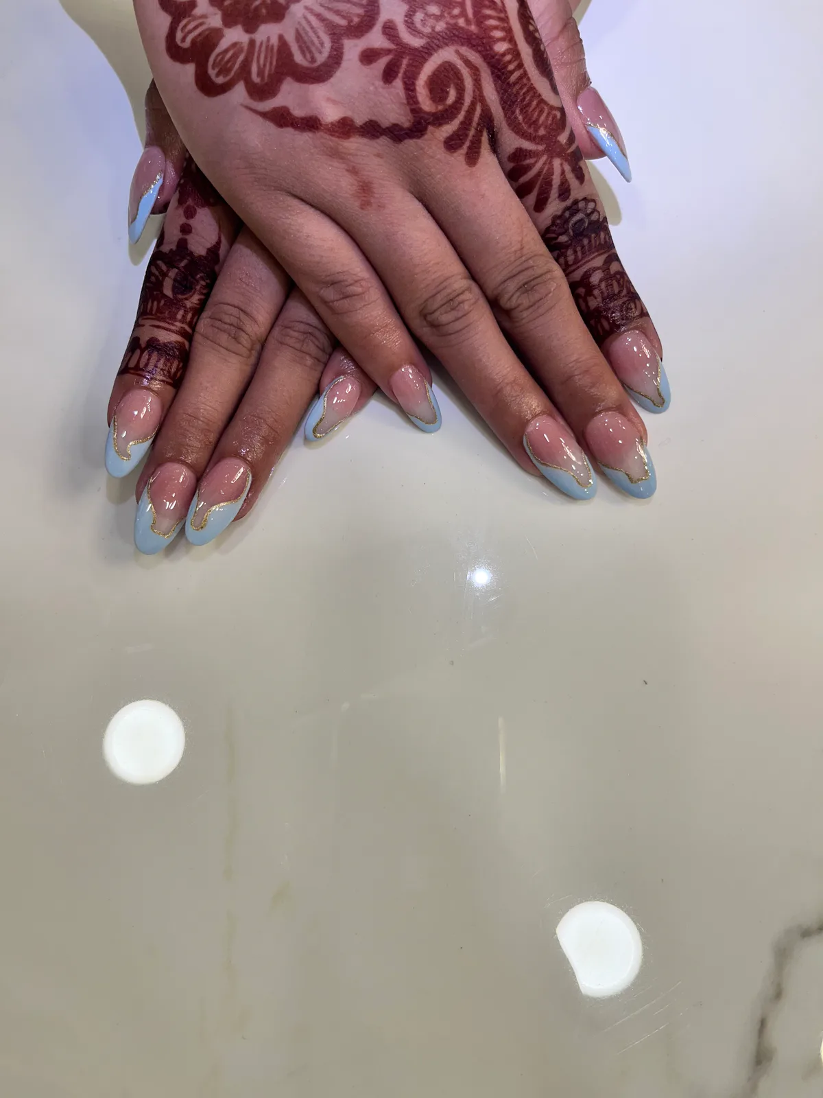 Mehndi Pastel Blue Glitter Nails Mehndi Pastel Blue Glitter Nails nail art design